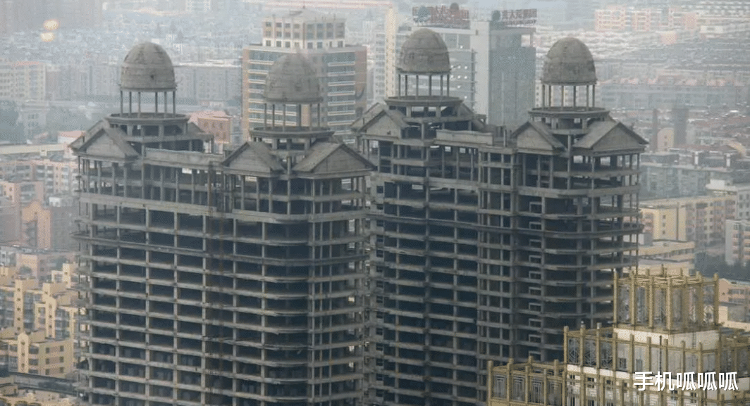 银行|抵押房子贷款做生意的老板,现在的心情比烂尾房业主还难受