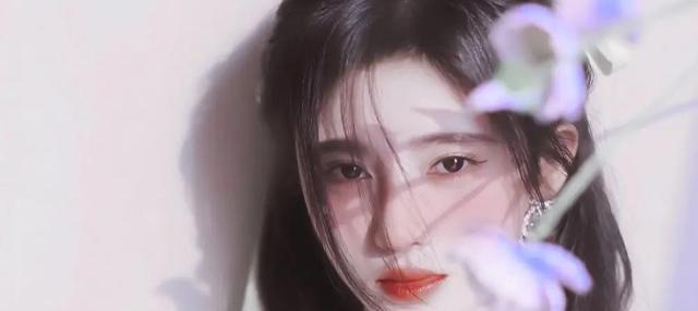 迪丽热巴|中流砥柱的“90花”,迪丽热巴在积极转型,李沁谭松韵差点火候