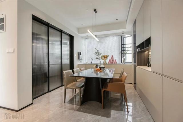 120㎡现代简约,实用空间设计,温馨优雅布置,令人舒适的房子