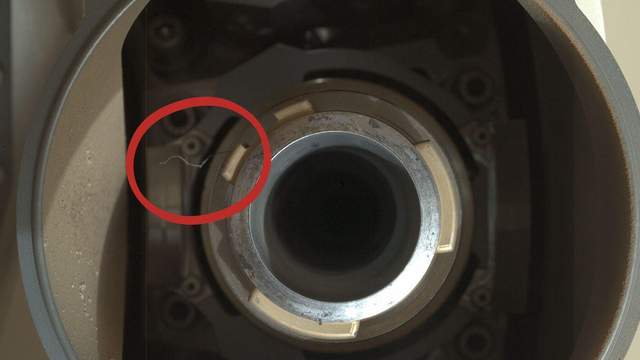 美国宇航局调查火星探测器采样系统上的神秘物体