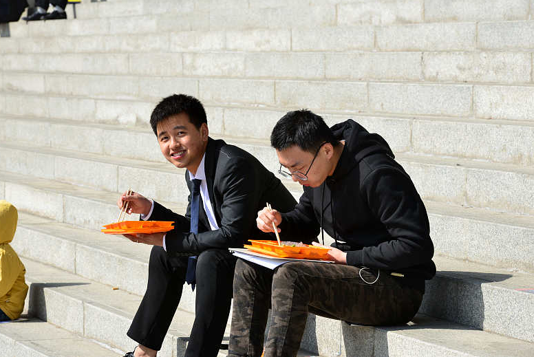 芝加哥|毕业多年才明白，能力强的人当不成领导，往往不是因为“潜规则”