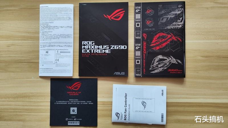 主板|12代酷睿的最强座驾！万元主板ROG MAXIMUS Z690 EXTREME开箱