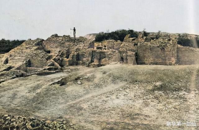 考古学家怀疑是史前核战争遗址的摩亨佐·达罗古城，古印度文明