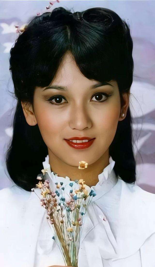 赵雅芝|香港女星赵雅芝疑定居杭州!看千万豪宅笑容满面,状态超好似少女