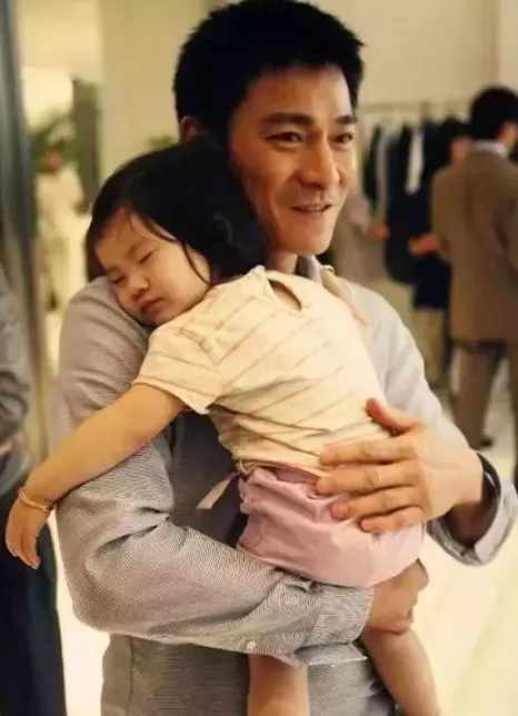 刘德华|零花钱5亿,10个保镖,2亿私人飞机?天王刘德华居然这样养女儿