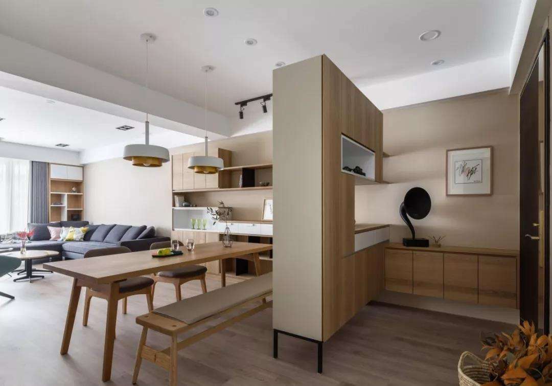 进门见厅怎么办，巧用隔断，助您打造精美的家居空间