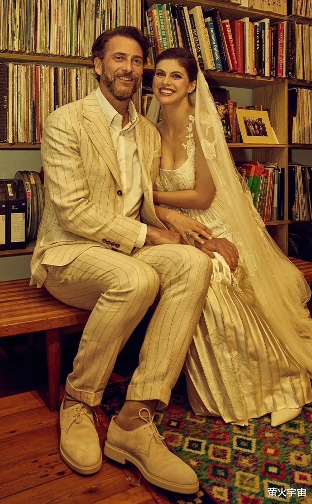 达里奥|36岁达达里奥罕见赤身出镜，泡室外温泉享美景，肩宽腰细很紧致