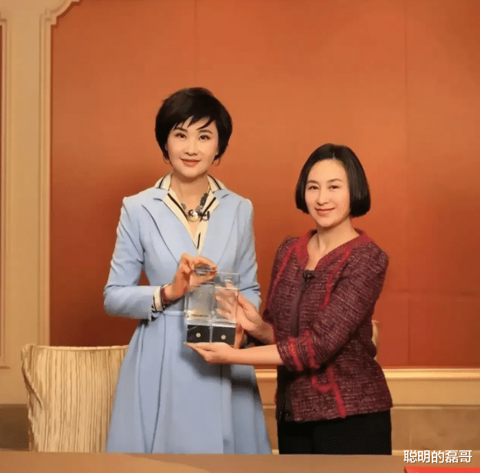 何超琼 是何超琼太矮？还是吴小莉太高？