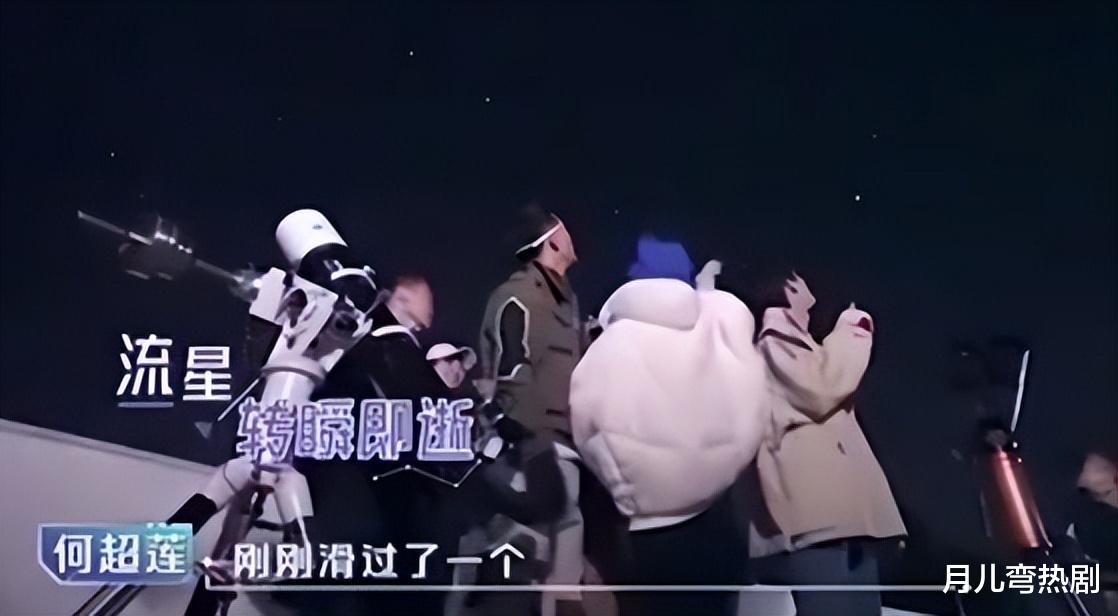 窦骁|窦骁很会拿捏女生心动的点，单手拎陈都灵的片花，我们能看一百遍