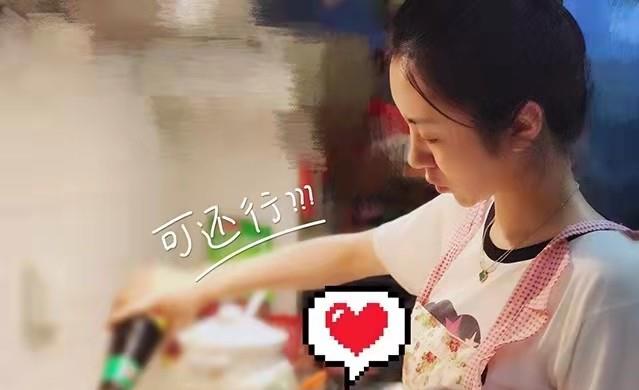 带你看看王晓晨住的豪宅,卧室大床堆满衣服,平时几乎很少收拾