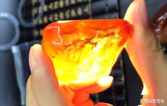 雕刻|3200都没人瞧上的红翡原石,不曾想雕刻完成后加倍都有人抢着要!