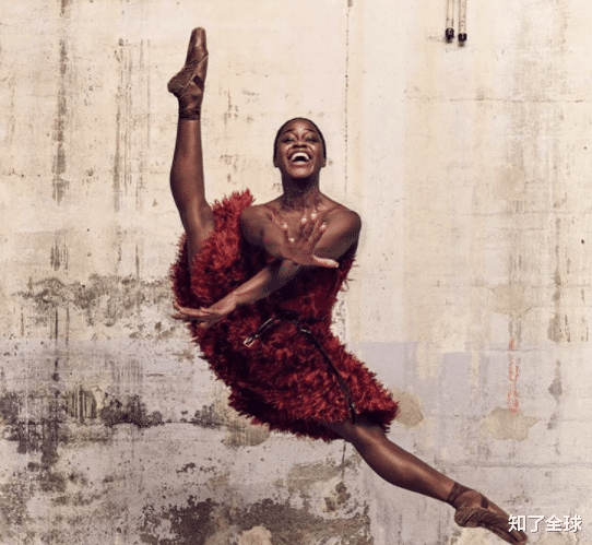 女孩|她,恶魔之子,父母双亡,被拒绝收养12次,长大竟成了著名演员