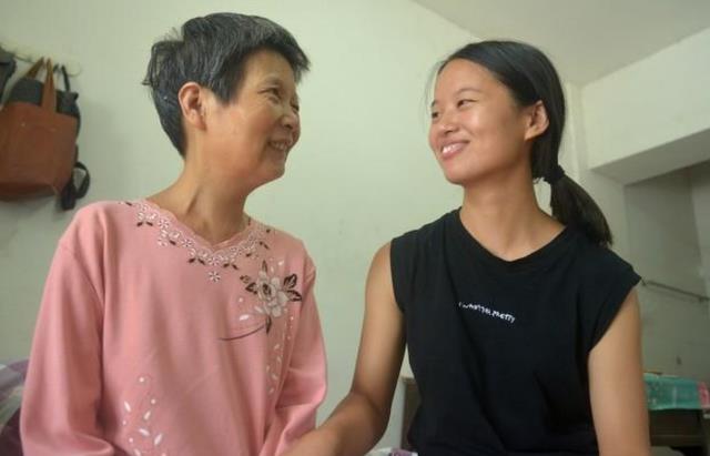 新型啃老正在流行,67岁阿姨坦言:女儿的陪伴孝顺让我有苦难言