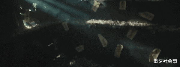 钱小豪|上映就拿下了榜单第一,59岁的钱小豪又打出了一副“王炸”