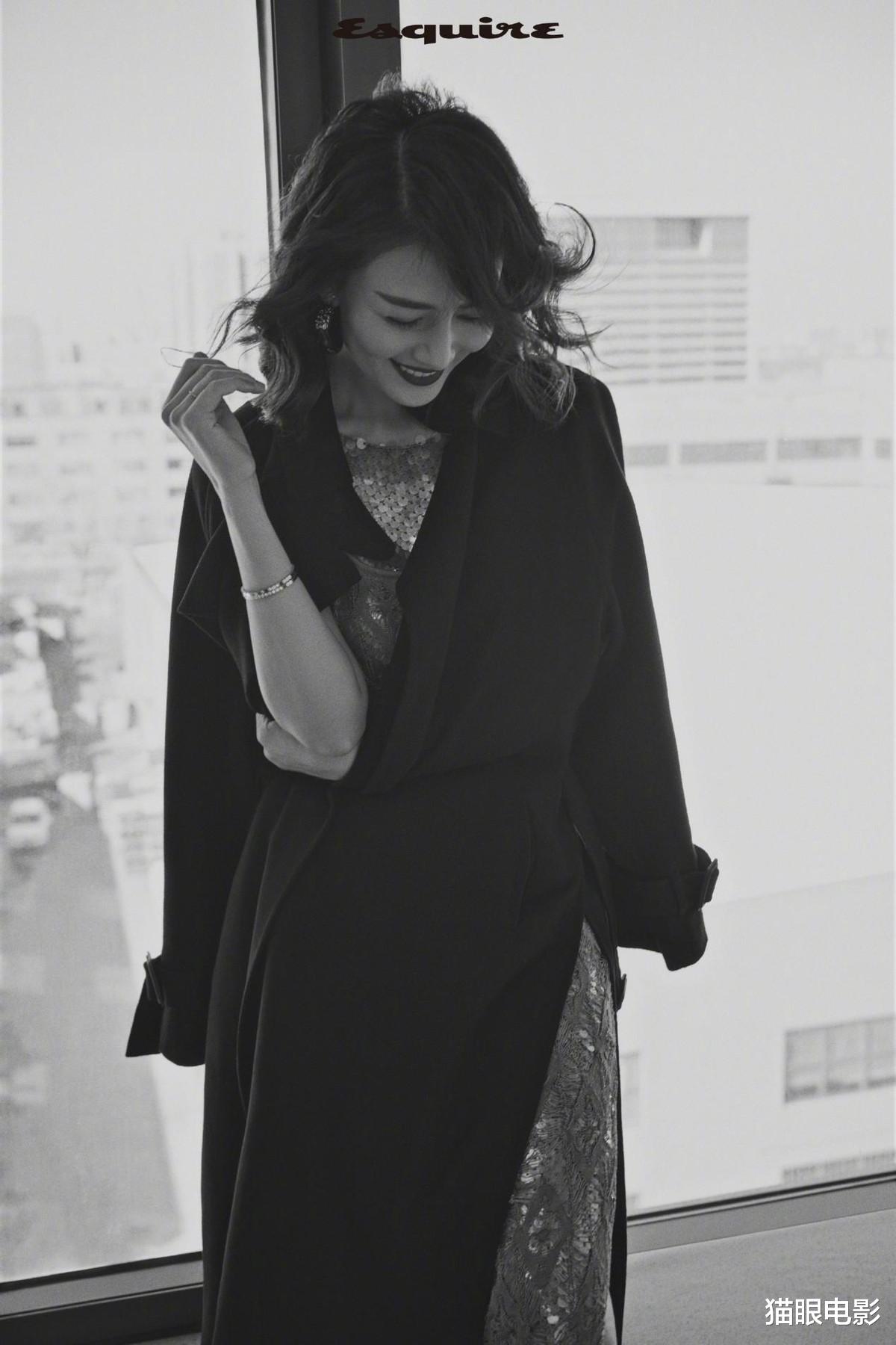 关晓彤|42岁高圆圆镜头感强，红唇撩发眼神迷离，网友：浑身上下没有缺点