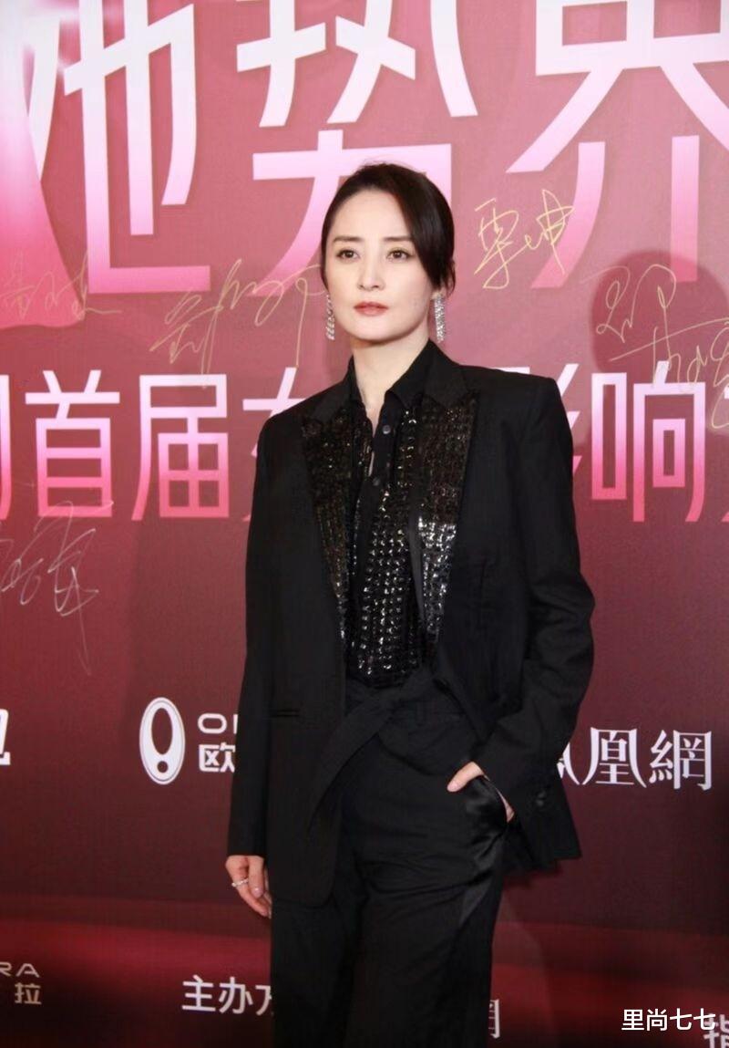 杨澜|蒋勤勤同框张钧甯输比例,杨澜仪态出挑,邓亚萍穿得土但精神头足