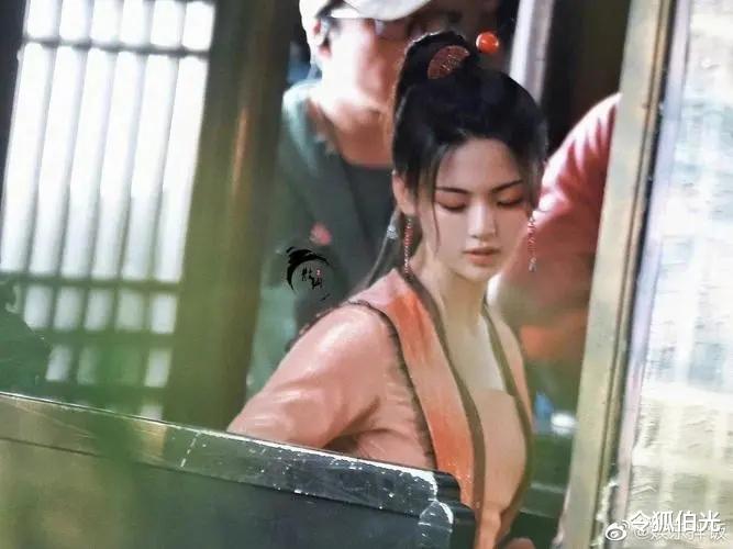 说英雄谁是英雄|把《说英雄谁是英雄》8位年轻演员放在一起看,演技差距就出来了