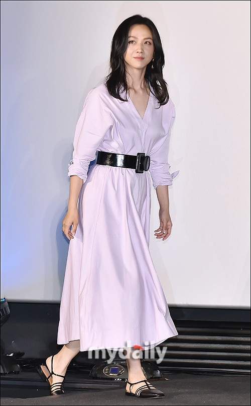 汤唯|汤唯哪里老了？一袭粉裙优雅亮相42岁状态极佳，网友：自然老去