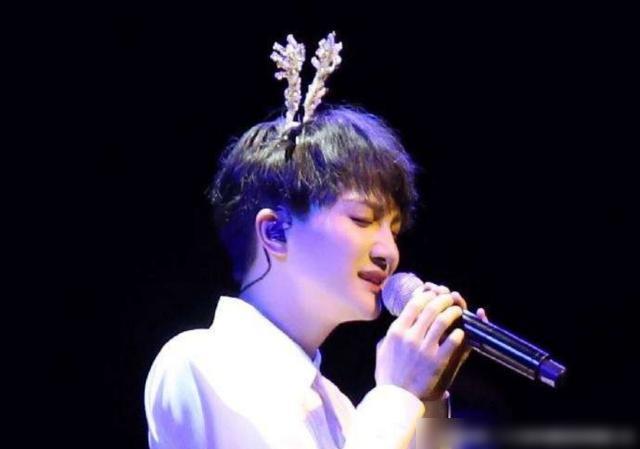 周深|参加选秀惨遭淘汰,六年后击败导师,宝藏男孩周深成名背后的辛酸