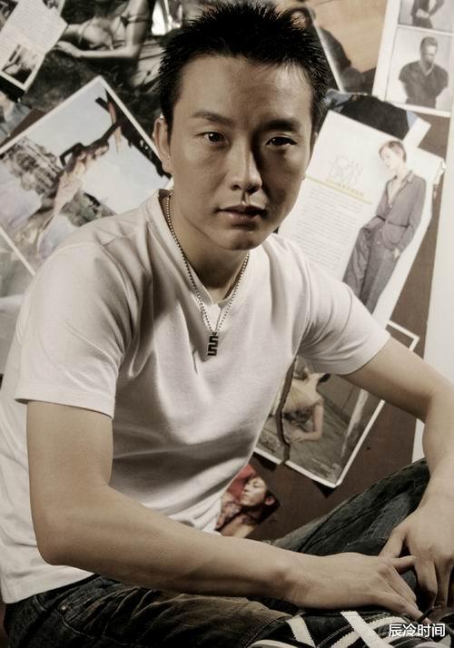 小姐姐|李玉刚：成名前身上全是刀疤，成名后梅葆玖怒斥他是个小丑