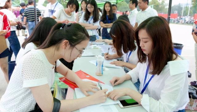大学生|区区一个期末考试，能把大学生逼成这样？从幼儿园一夜回到高考前