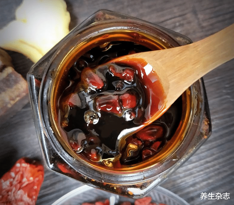 |气血不足善于“伪装”，医生提醒：身体出现3个现象，千万别忽视