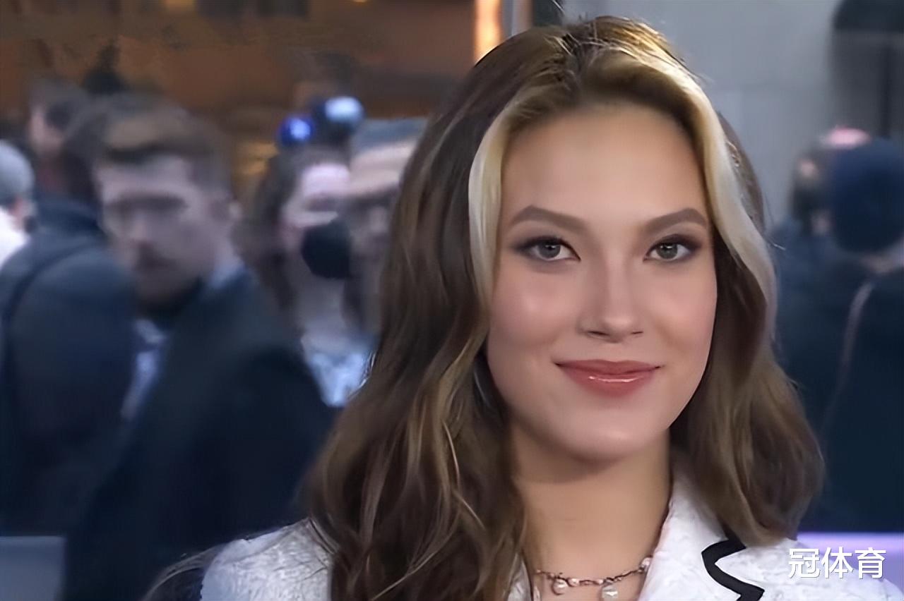 谷爱凌|谷爱凌再获喜讯!成功征服美国评委,中文发言引全场欢呼