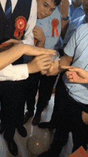 神回复|神回复：年纪这么大还两班倒着，我们有什么资格不努力
