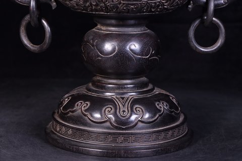 珊瑚|回流：老紫檀木雕高脚香薰炉。