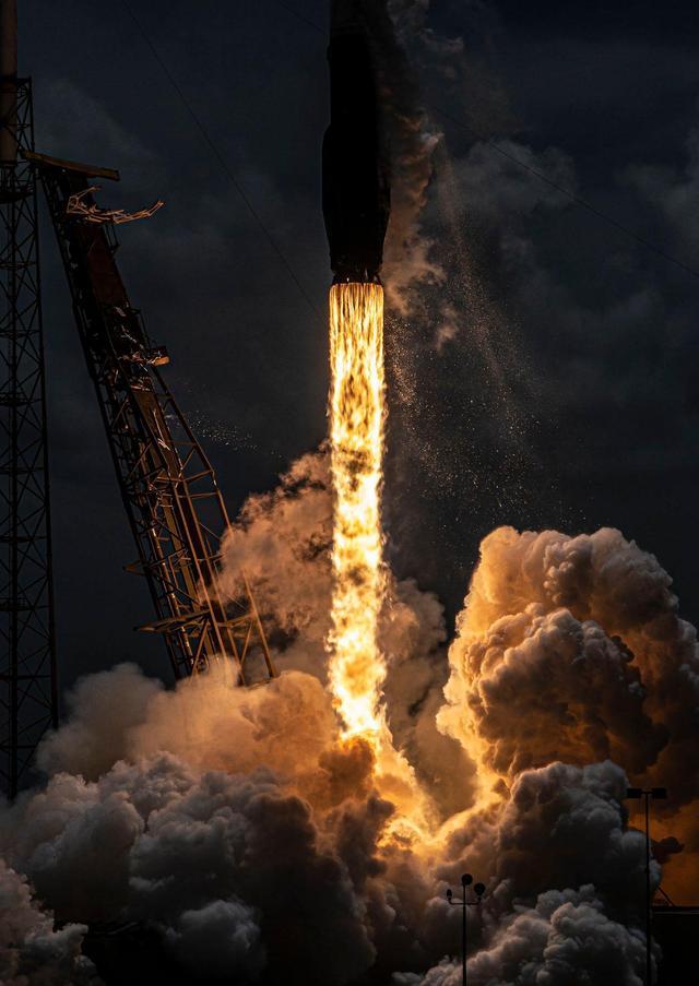36个小时发射3枚火箭，13手火箭即将升空，SpaceX又要铆足劲发射了