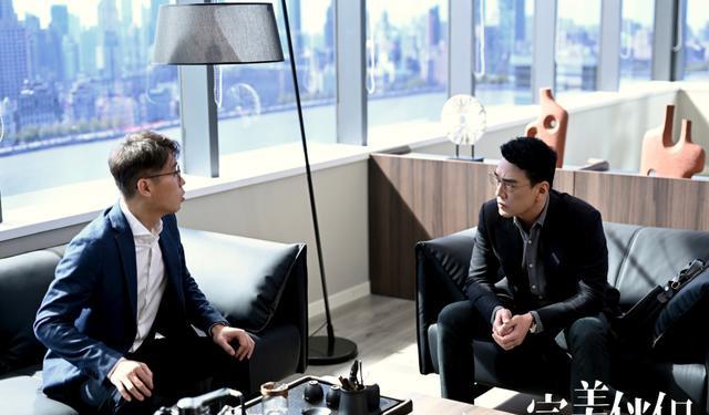 陈珊|42岁高圆圆演精英女律师霸气,戴尚美拎FENDI,职场穿搭优雅干练