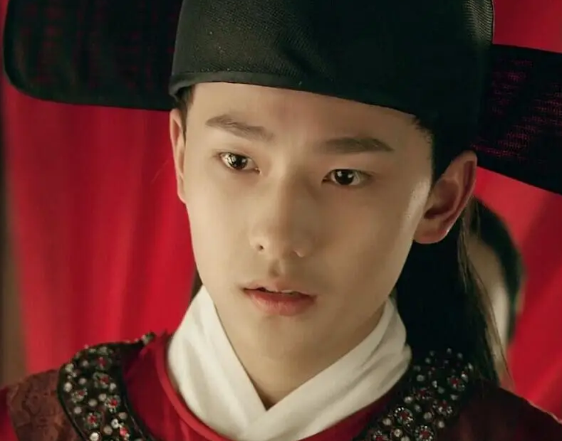 杨洋|颜值出众演技堪忧，被嘲油腻，杨洋怎么老爱“端”着？