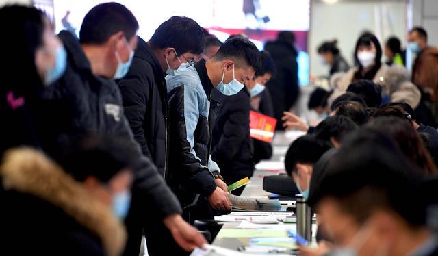 |90后出现“摆烂”怪象,领导进退两难,回报和付出不成正比!