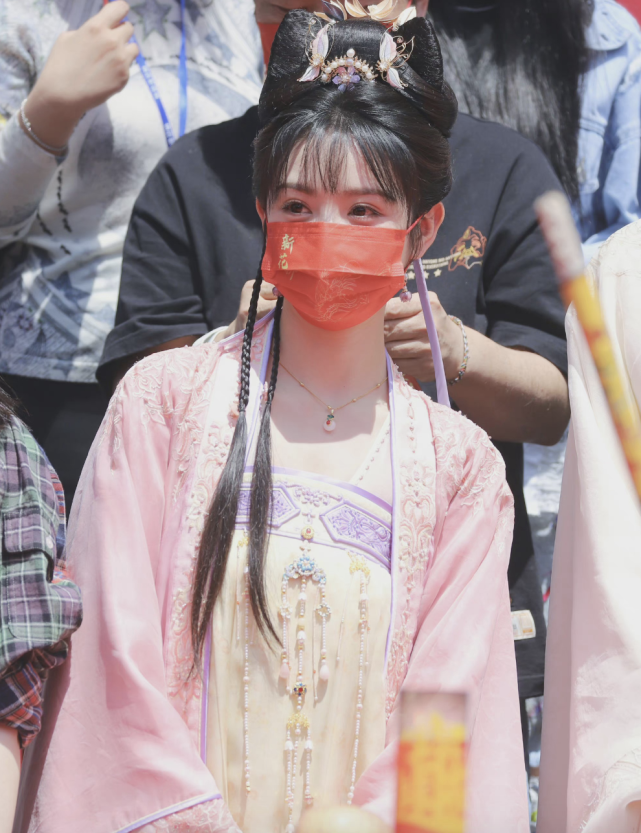 马伊琍|《新上错花轿嫁对郎》大婚剧照首发，四位主创颜值高不输原版