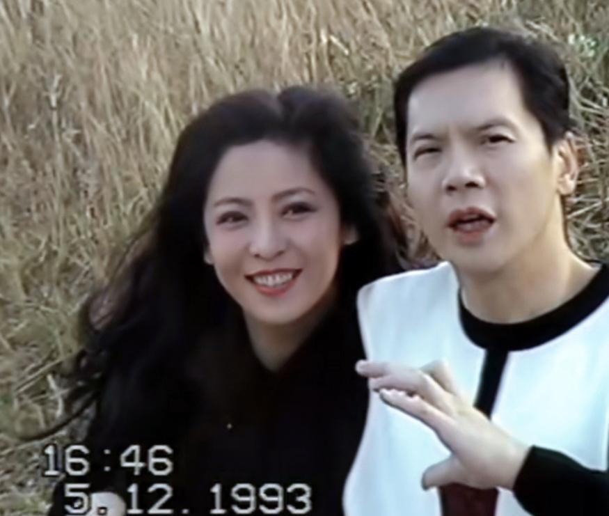 向太|向太晒出多张年轻照，穿旗袍气质婉约，撞脸曾黎等女星