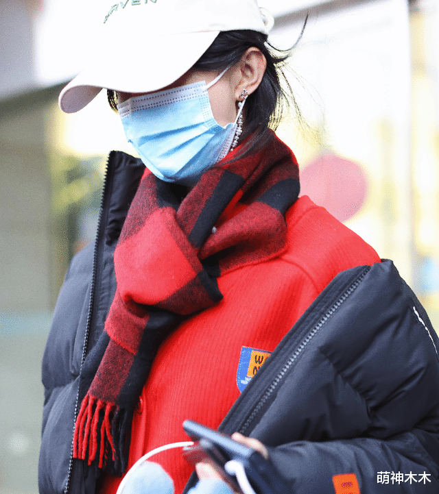 赵丽颖|明星春晚私服太抢眼:宋茜万元大衣似炸鸡,赵丽颖千元外套被吐槽