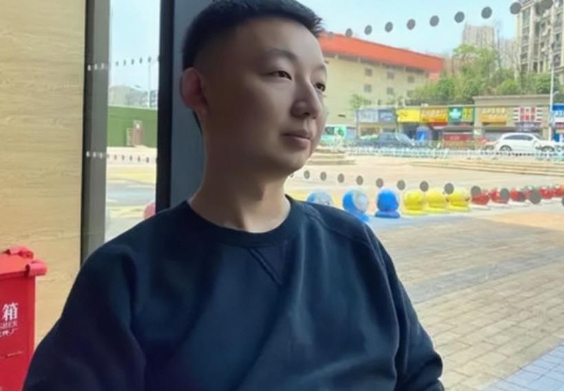 许敏|许敏已晒出军装照,老杜被曝曾接受粉丝捐款,网友称其白吃白喝