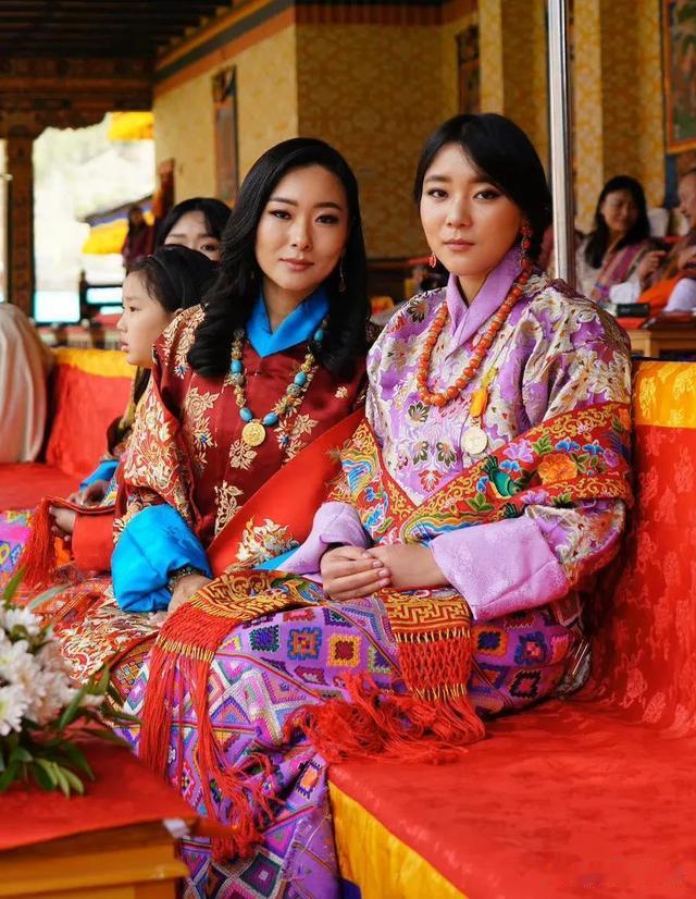 |不丹国庆,王子公主纷纷现身,美女含量很高,王子们颜值不尽如意