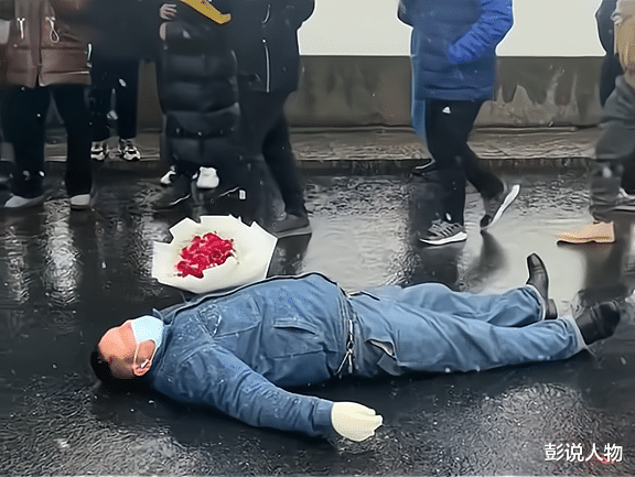 大叔被女主播放鸽子,在雪中躺了2个小时,癞蛤蟆想吃天鹅肉?