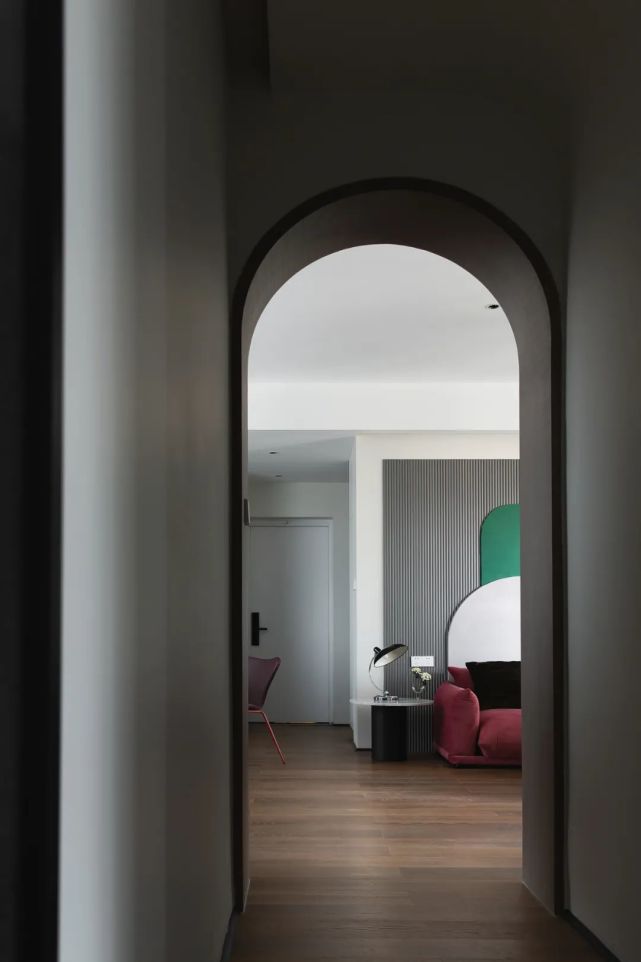 90后夫妻买下125㎡,大胆撞色多功能套房,高级有个性!