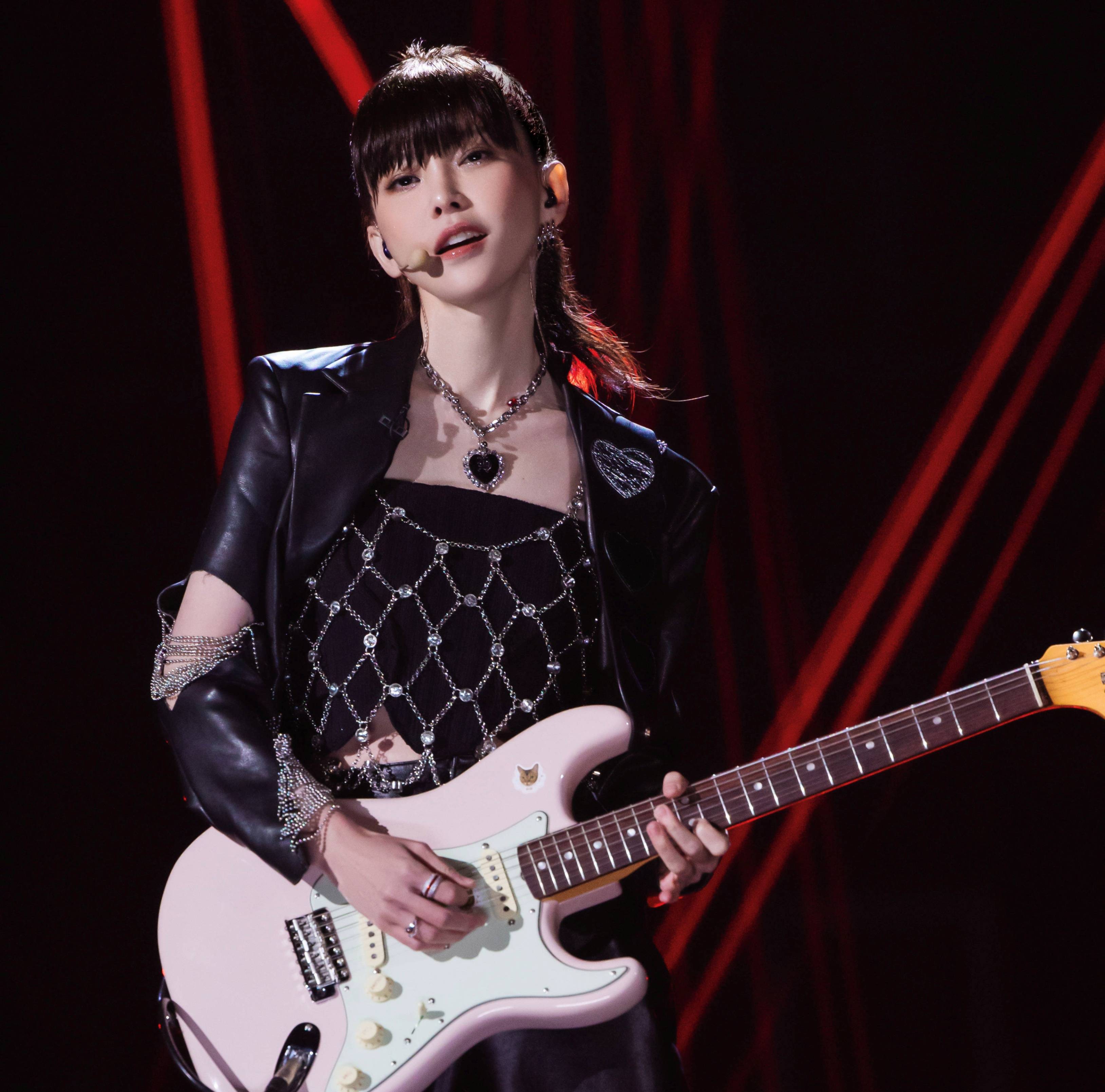 迪丽热巴|怼天怼地怼空气，让宁静那英头疼的于文文，底气来自哪里？