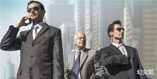 安培被刺身亡,这下石田萌美的日本第一美女保镖称号怕是保不住了