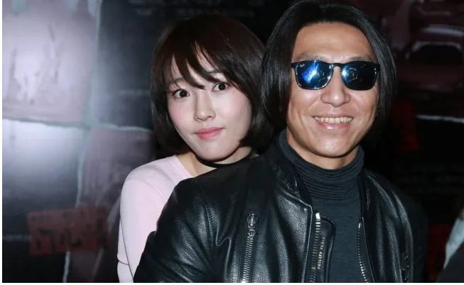 陈羽凡|46岁陈羽凡近况曝光,与好友聚餐喝到迷糊,街边亲吻宋冬野不避嫌