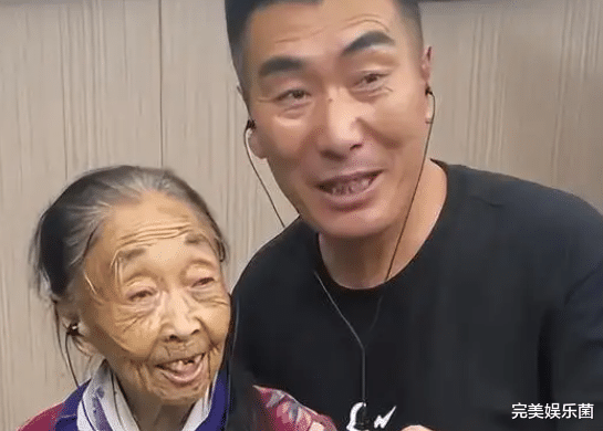 李玉成|人生赢家？李玉成大小老婆同游，关系亲密似姐妹，网友：豁出去了