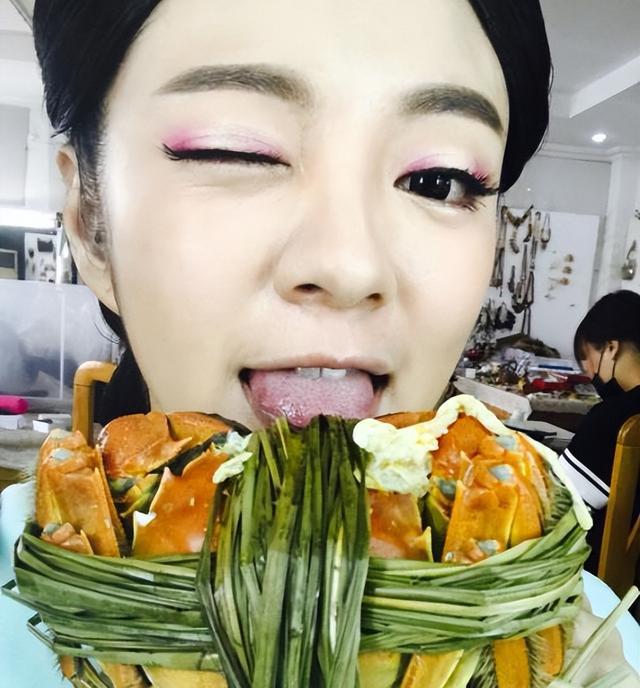 安以轩|安以轩的豪门婚礼：奢华大气！称吃螃蟹爱敲眼睛，4年后豪门梦碎