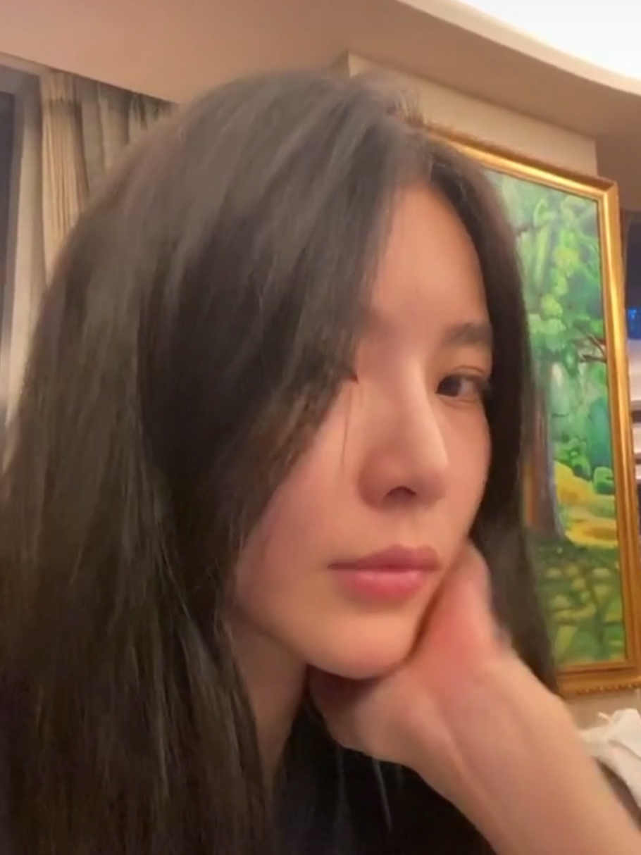 王灿|杜淳老婆大方晒素颜照，却被质疑整鼻子下巴，王灿霸气回怼恶评