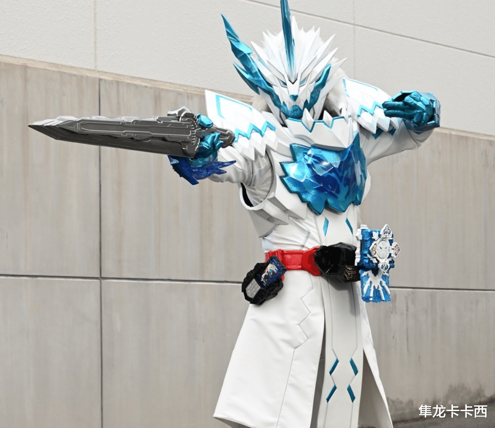 令和|三位令和假面骑士二骑进化历程汇总 蓝白色主流配色 大二待遇最差