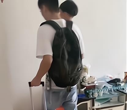 男子电话被陌生女子接起,妻子带娃跨越1100公里探真相,结局扎心