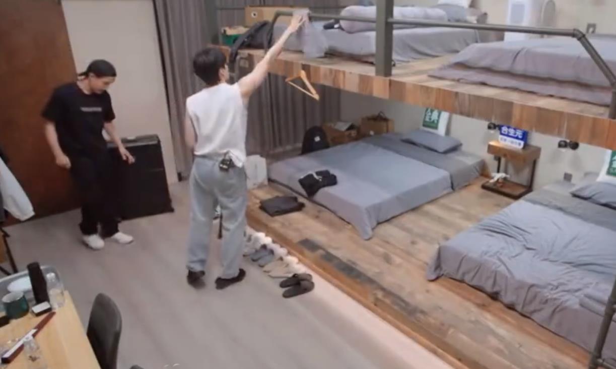 刘恺威|48岁刘恺威被“披哥2”淘汰，片约却已经找上门，成为低调的赢家