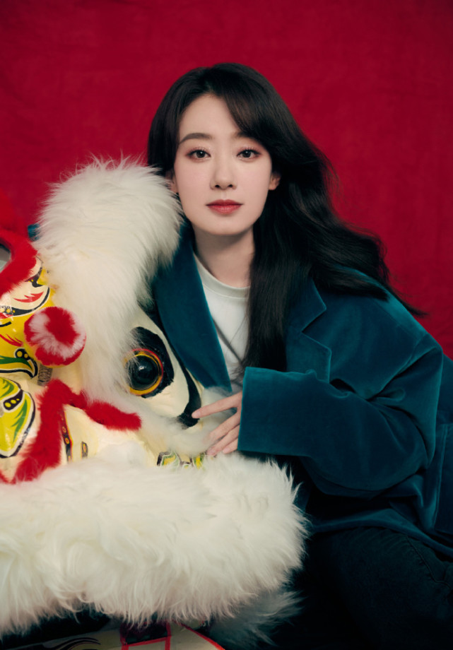 春晚|张小斐春晚同款秒售罄，眼影一夜断货，沈腾潮服被嘲似老大爷